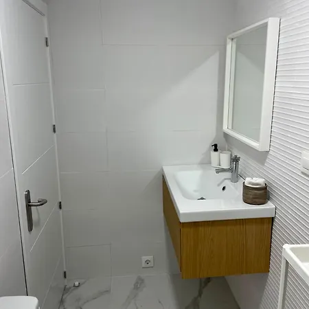 1 Linea De Playa Puerto Deportivo Vistas Al Mar Recien Reformado דירה גיחון