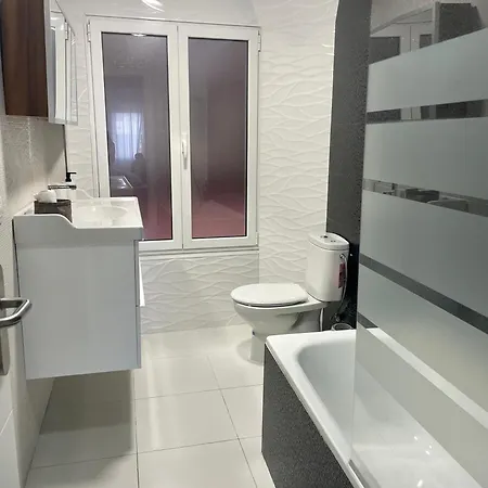 Apartamento 1 Linea De Playa Poniente, Puerto Deportivo Recien Reformado *
