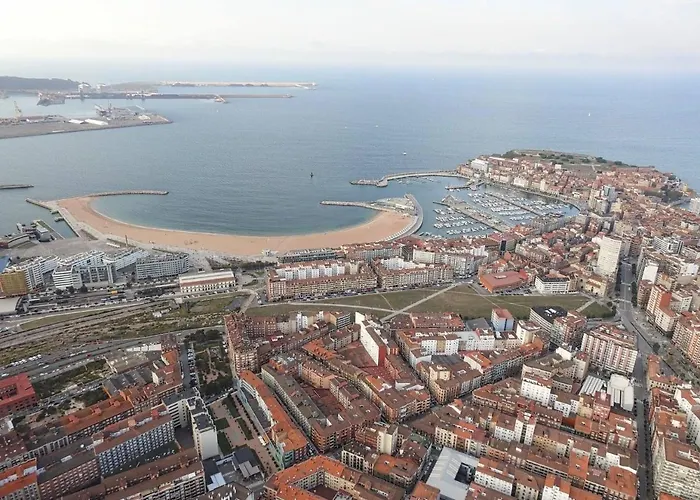 1 Linea De Playa Poniente, Puerto Deportivo Recien Reformado * Gijón