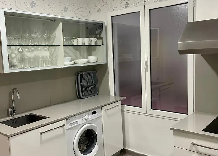 1 Linea De Playa Poniente, Puerto Deportivo Recien Reformado Gijón