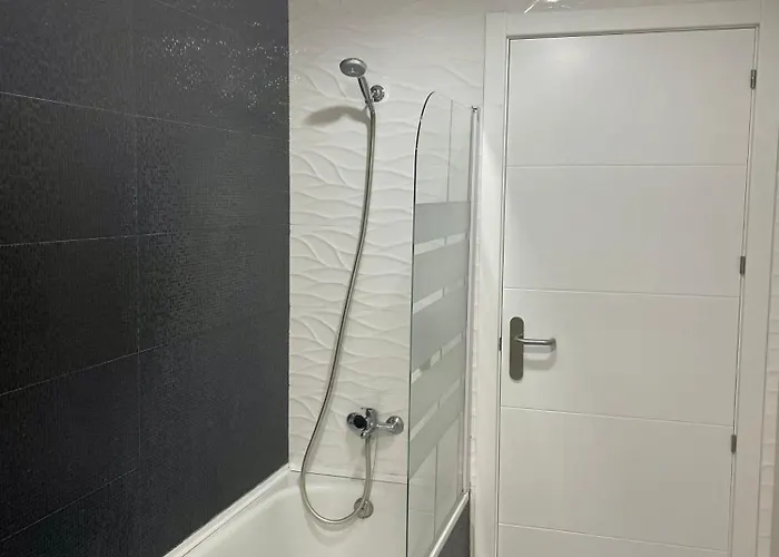 1 Linea De Playa Poniente, Puerto Deportivo Recien Reformado Gijón